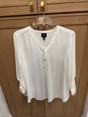 JM Collection Ivory V-Neck Button-Front Roll-Tab Blouse